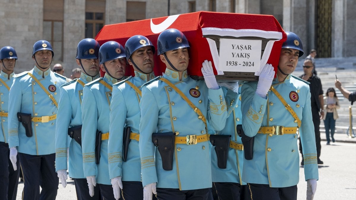 Eski Dışişleri Bakanı Yaşar Yakış için Meclis’te cenaze töreni düzenlendi